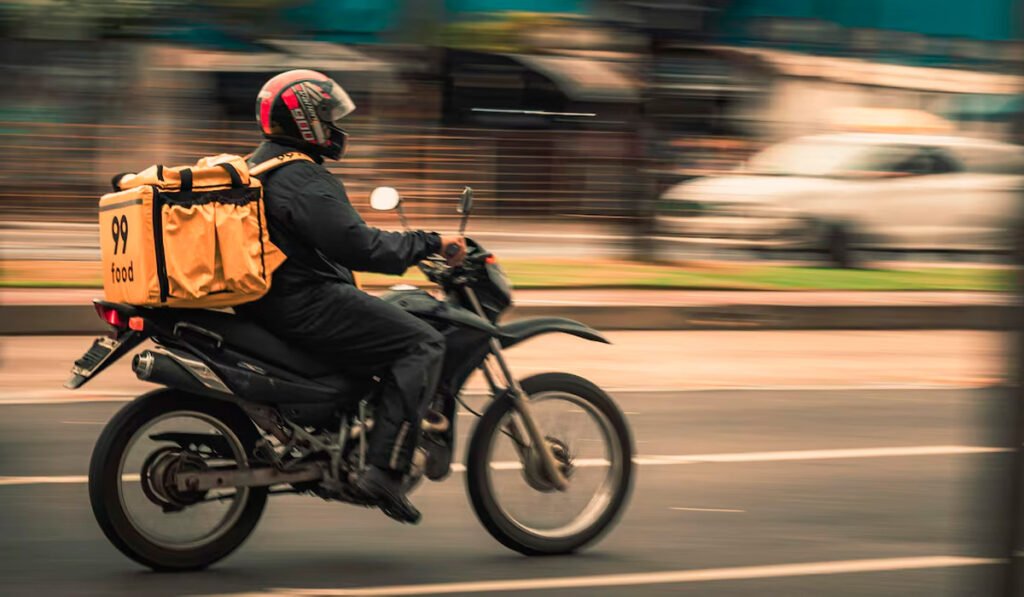 trail urbana sendo usada no trânsito diário da cidade