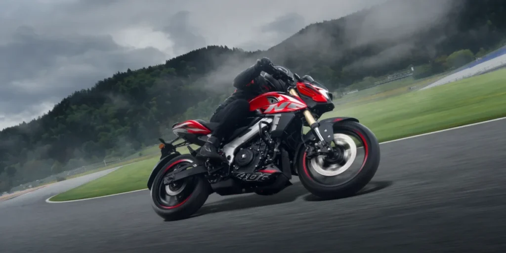 Moto Bajaj Dominar 400 no mercado brasileiro