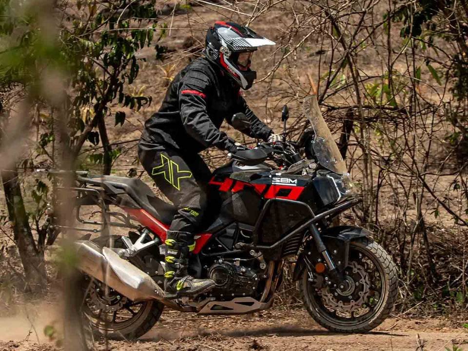 Shineray SBM 400SS trail voltada para viagens